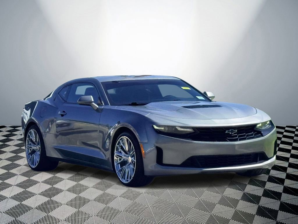 Used 2022 Chevrolet Camaro LT RWD image 4