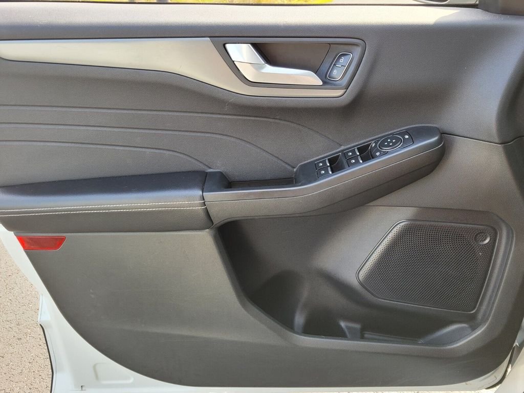 Used 2024 Ford Escape SE FWD image 28