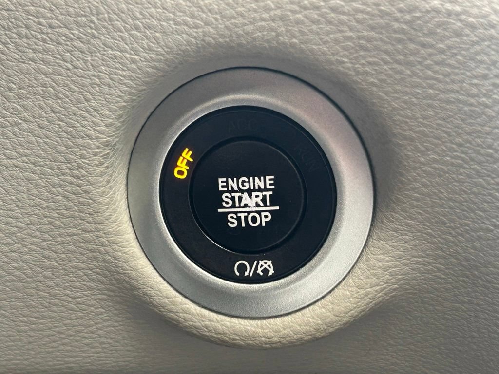 Used 2021 Chrysler Pacifica Limited AWD/4WD image 54