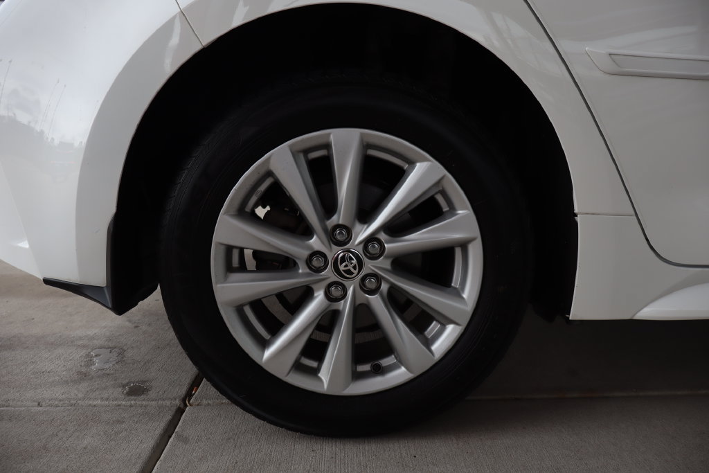 Used 2025 Toyota Corolla SE w/ SE Package FWD image 10