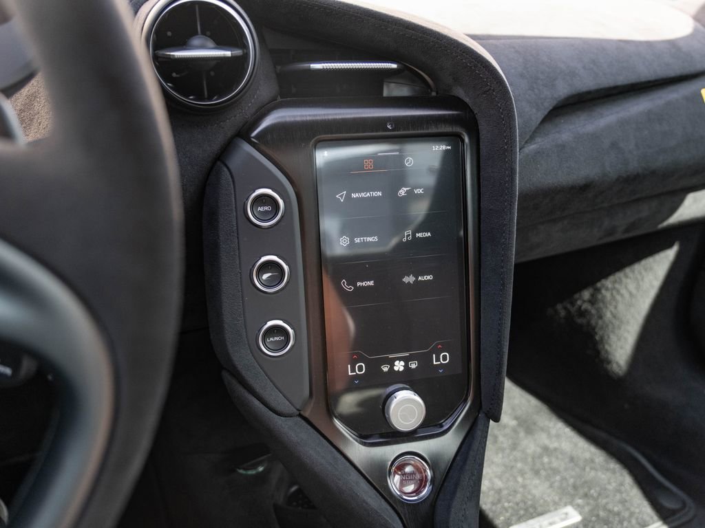 Used 2024 McLaren 750S image 27