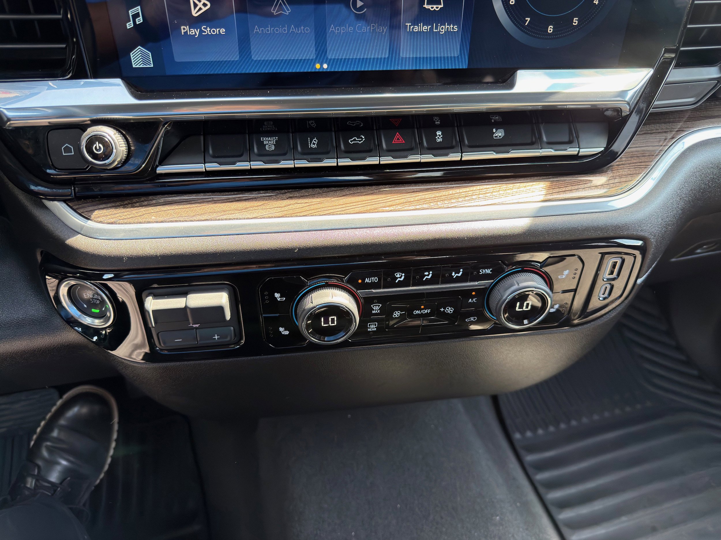 Used 2025 Chevrolet Silverado 2500 LT w/ Convenience Package image 33