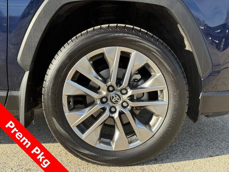 Used 2022 Toyota RAV4 XLE Premium w/ Carpet Mat Package (TMS) image 10