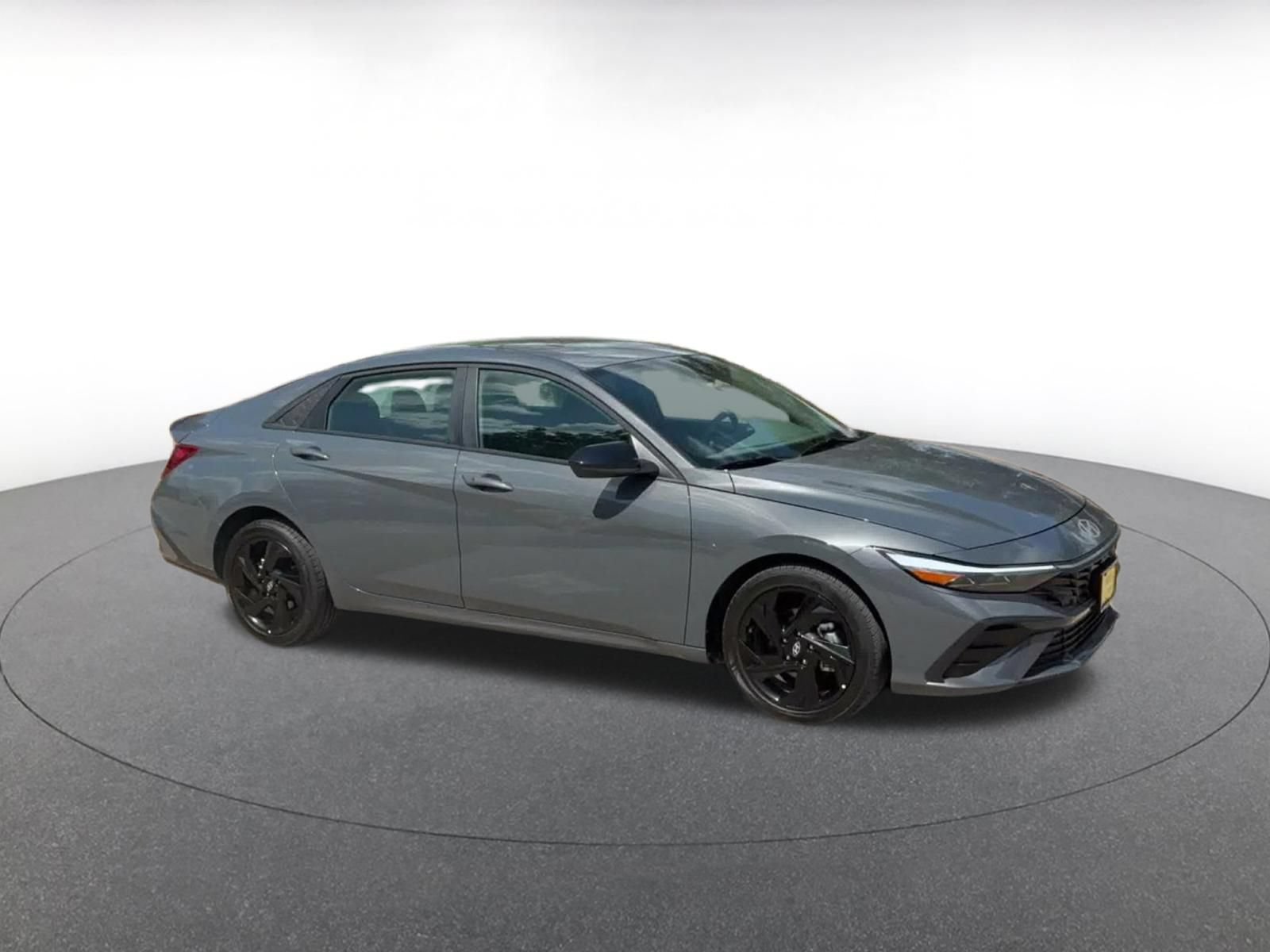 Used 2026 Hyundai Elantra Sport FWD image 2