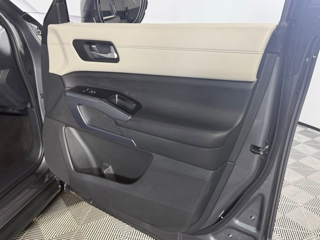 Used 2023 Nissan Pathfinder SL w/ SL Premium Package image 31