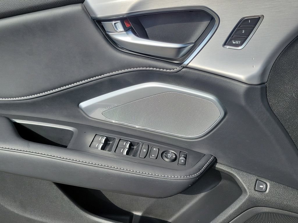 Used 2025 Acura RDX SH-AWD w/ Technology Package image 19