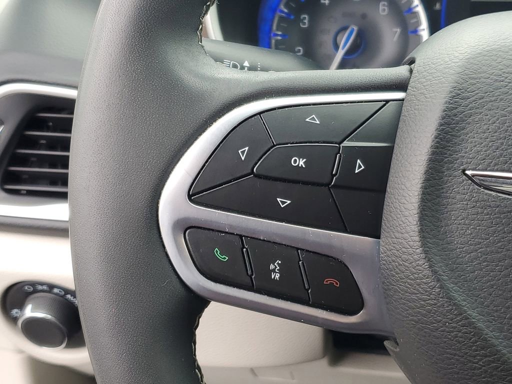 Used 2022 Chrysler Voyager LX image 16