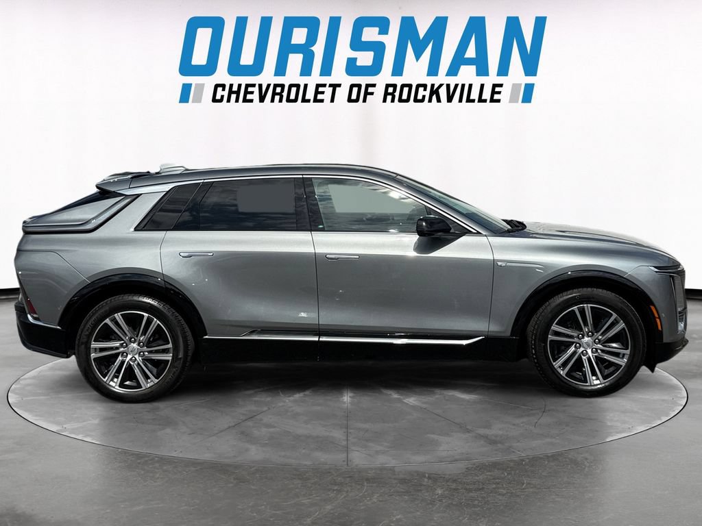Used 2024 Cadillac Lyriq Luxury AWD/4WD image 7