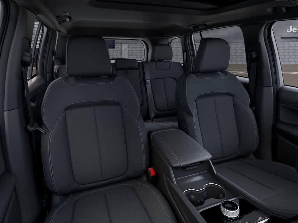 Certified 2025 Jeep Grand Cherokee Laredo X w/ Luxury Tech Group I AWD/4WD image 15