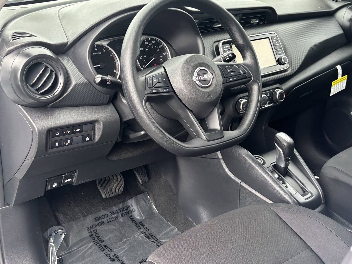 New 2025 Nissan Kicks Play S image 21