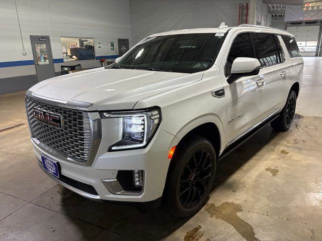 Used 2023 GMC Yukon XL Denali w/ Denali Reserve Package image 4