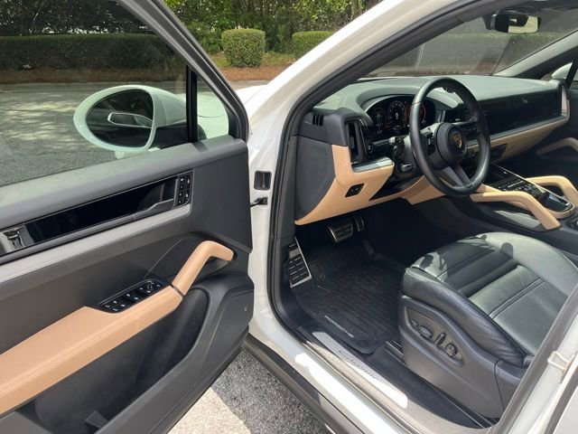 Used 2024 Porsche Cayenne Coupe AWD/4WD image 4