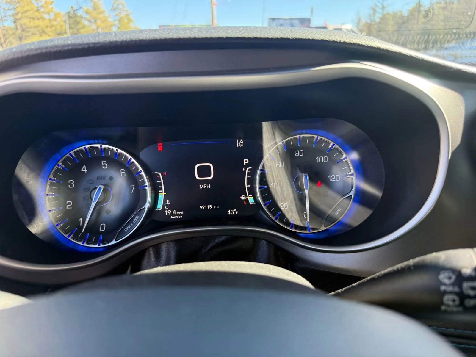Used 2021 Chrysler Pacifica Touring-L image 9