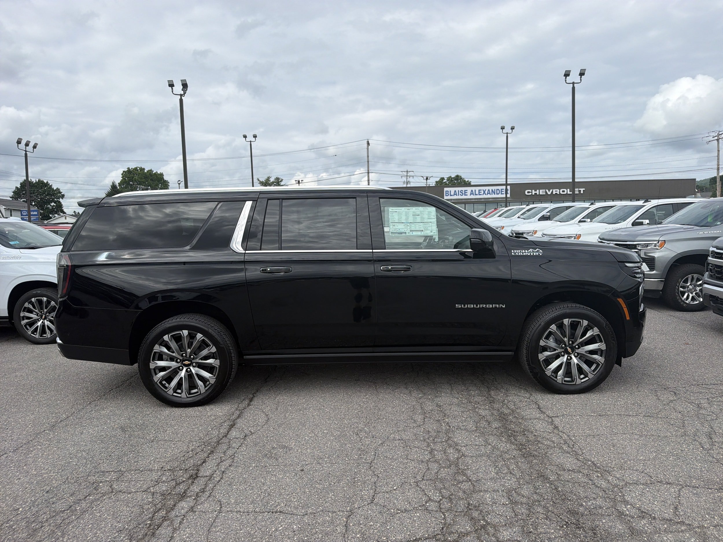 New 2026 Chevrolet Suburban High Country AWD/4WD video 2