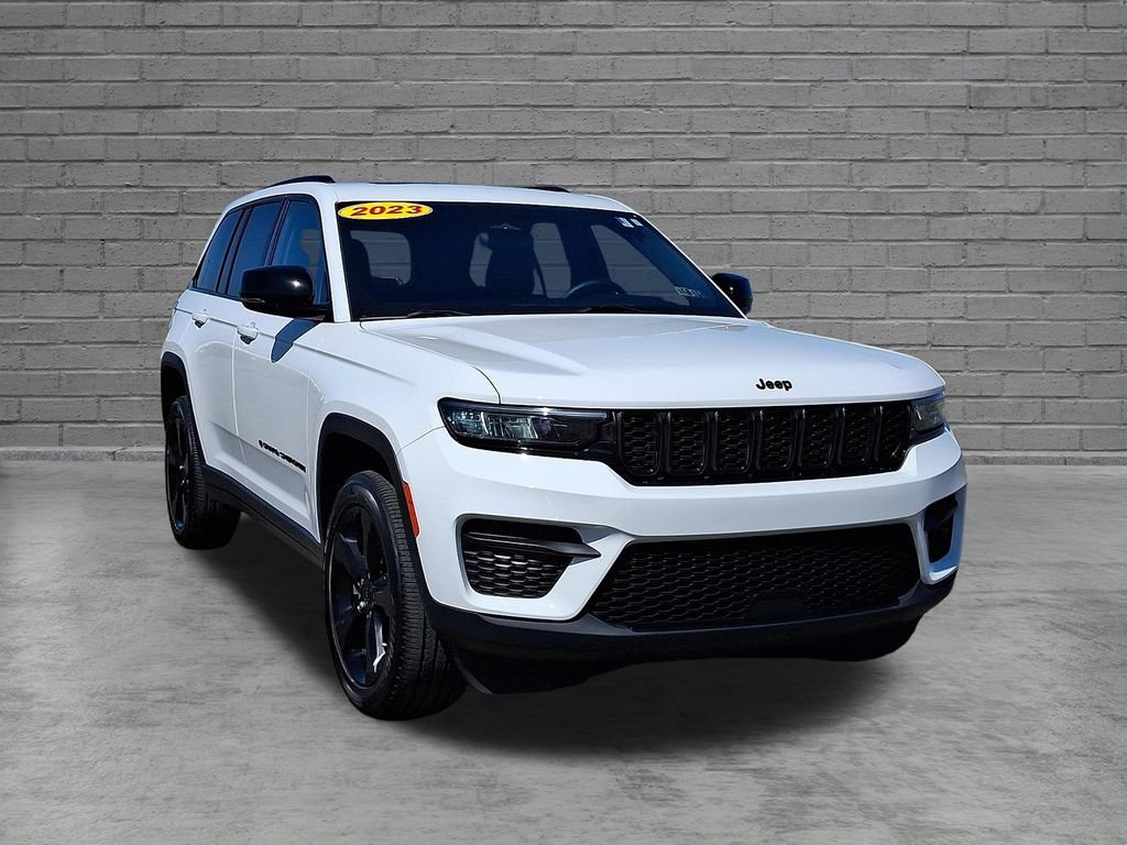 Used 2023 Jeep Grand Cherokee Altitude AWD/4WD image 2