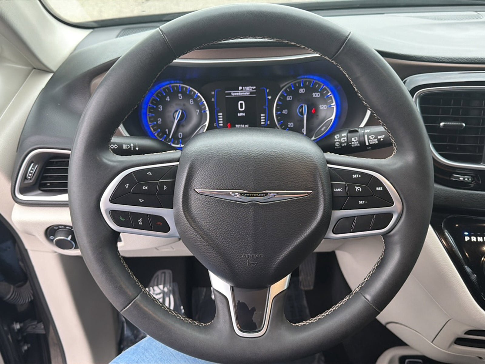 Used 2023 Chrysler Voyager LX FWD image 9