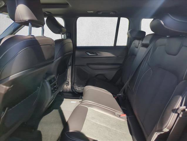 New 2025 Jeep Grand Cherokee Altitude image 13