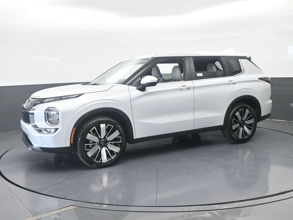 New 2026 Mitsubishi Outlander SE FWD image 2