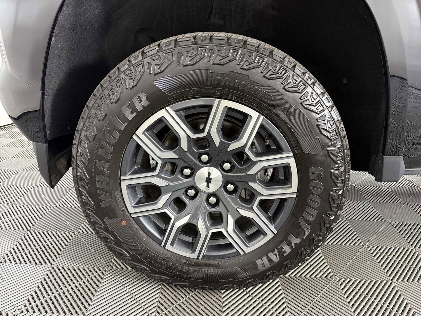 Certified 2024 Chevrolet Colorado Z71 w/ Z71 Convenience Package 2 image 9