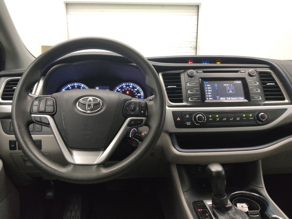 Used 2019 Toyota Highlander LE image 22