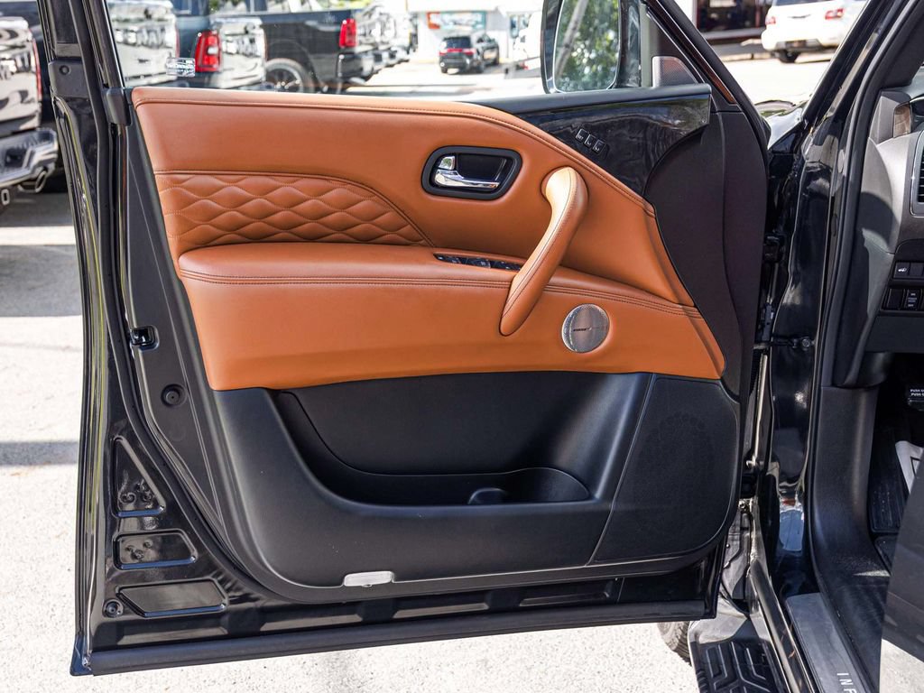 Used 2024 INFINITI QX80 Sensory AWD/4WD image 11
