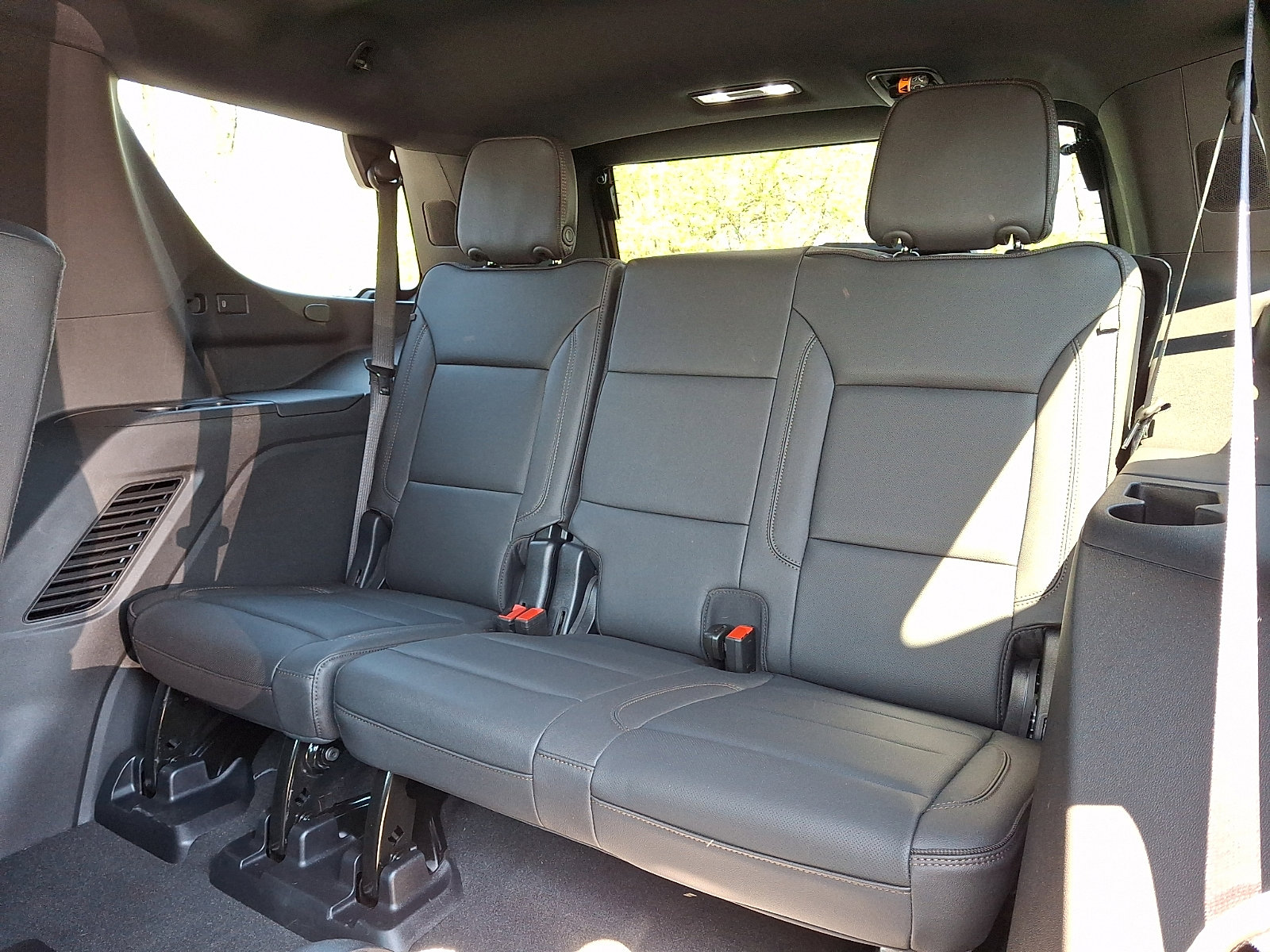 Used 2025 Chevrolet Tahoe High Country AWD/4WD image 5