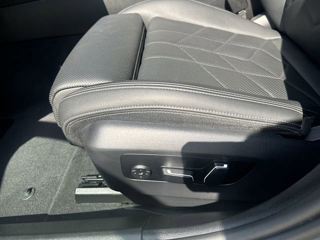 Used 2024 BMW 530i image 12