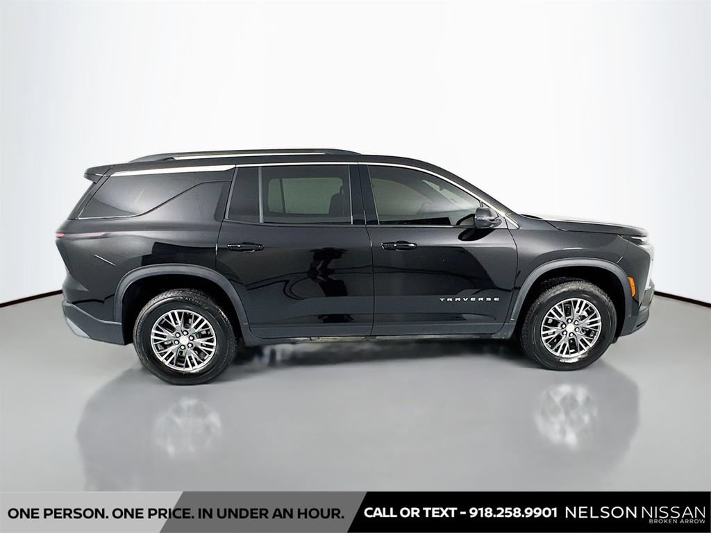 Used 2026 Chevrolet Traverse LT AWD/4WD image 4