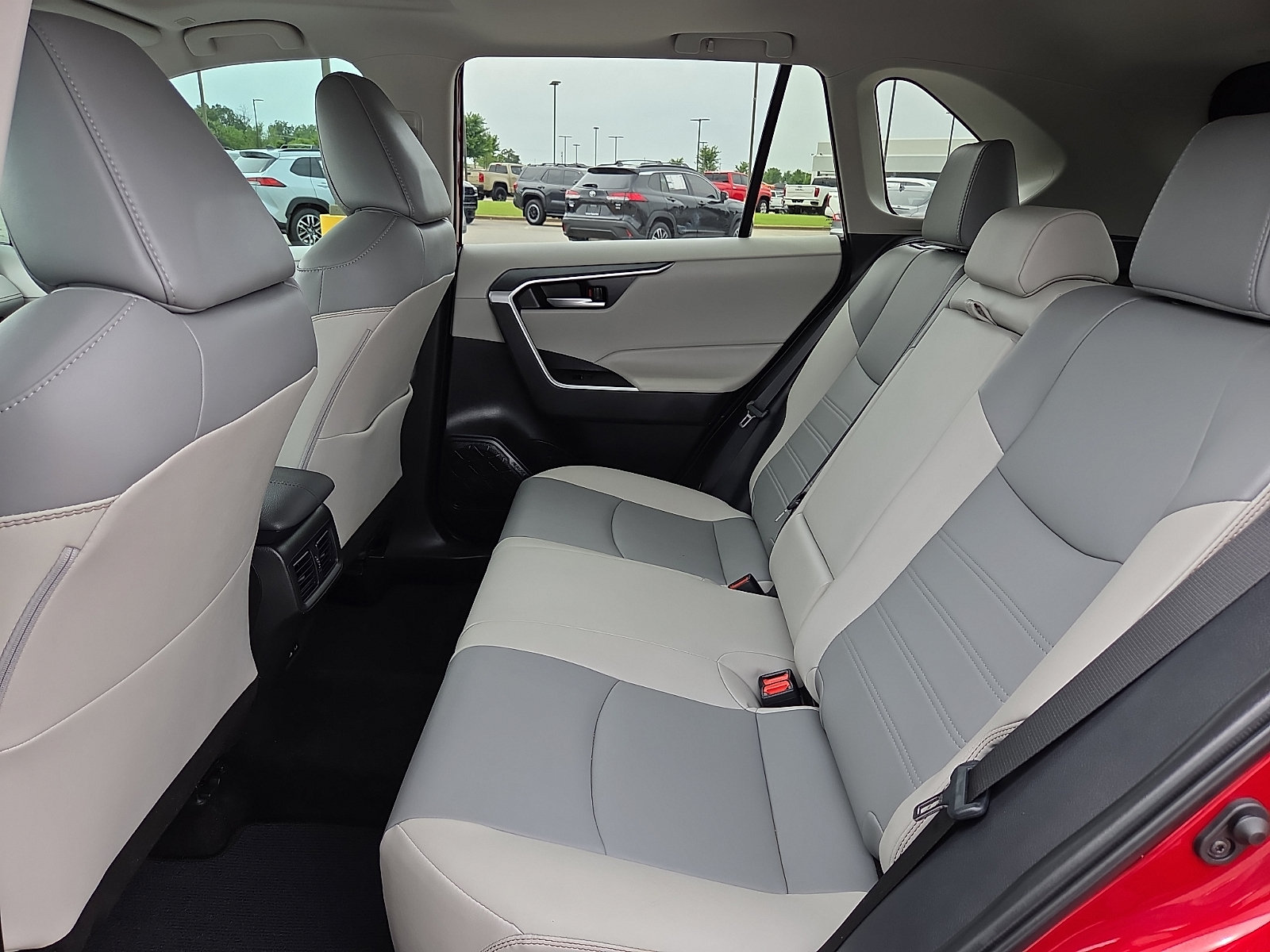 Used 2025 Toyota RAV4 XLE Premium FWD image 10