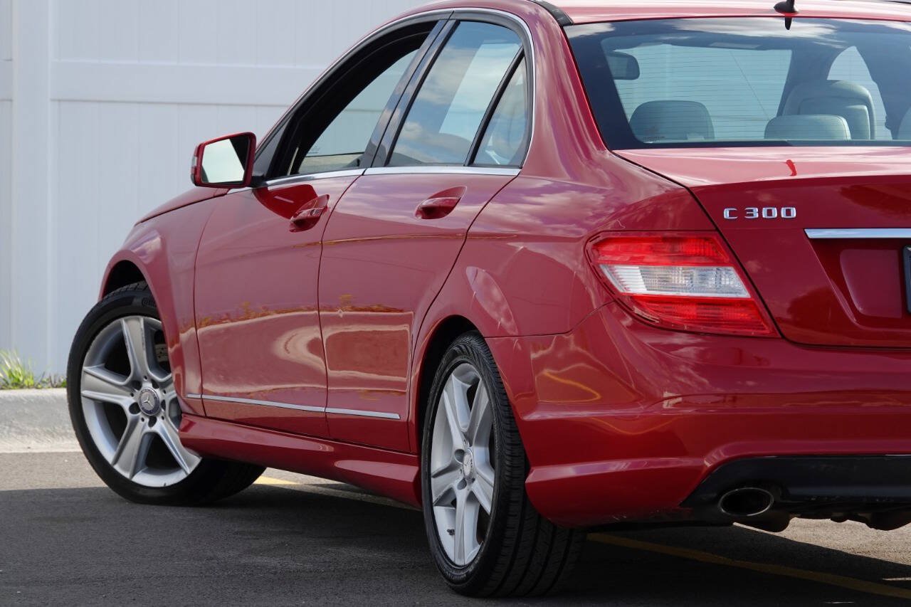 Used 2010 Mercedes-Benz C 300 Sedan image 15