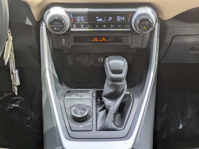 Used 2023 Toyota RAV4 LE AWD/4WD image 19