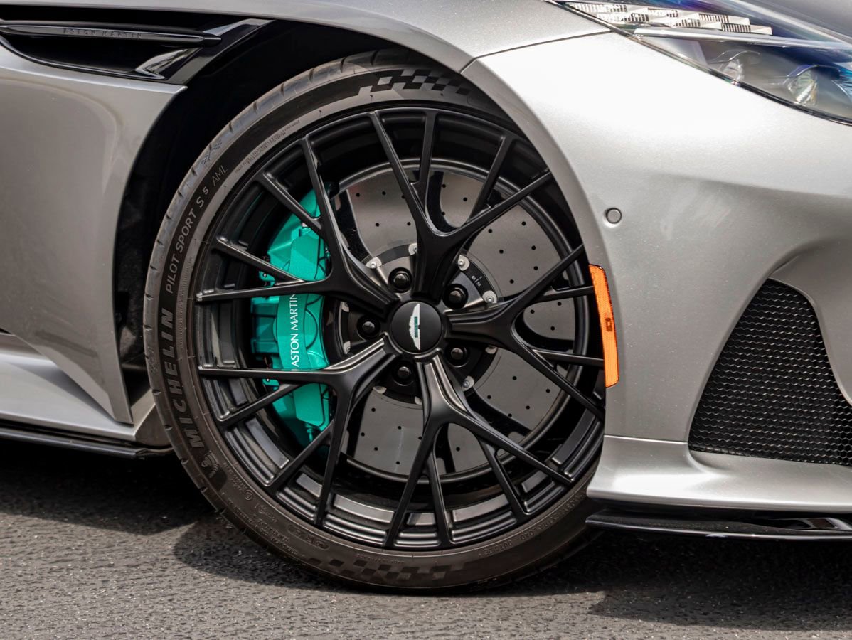 Used 2024 Aston Martin DB12 Coupe image 4