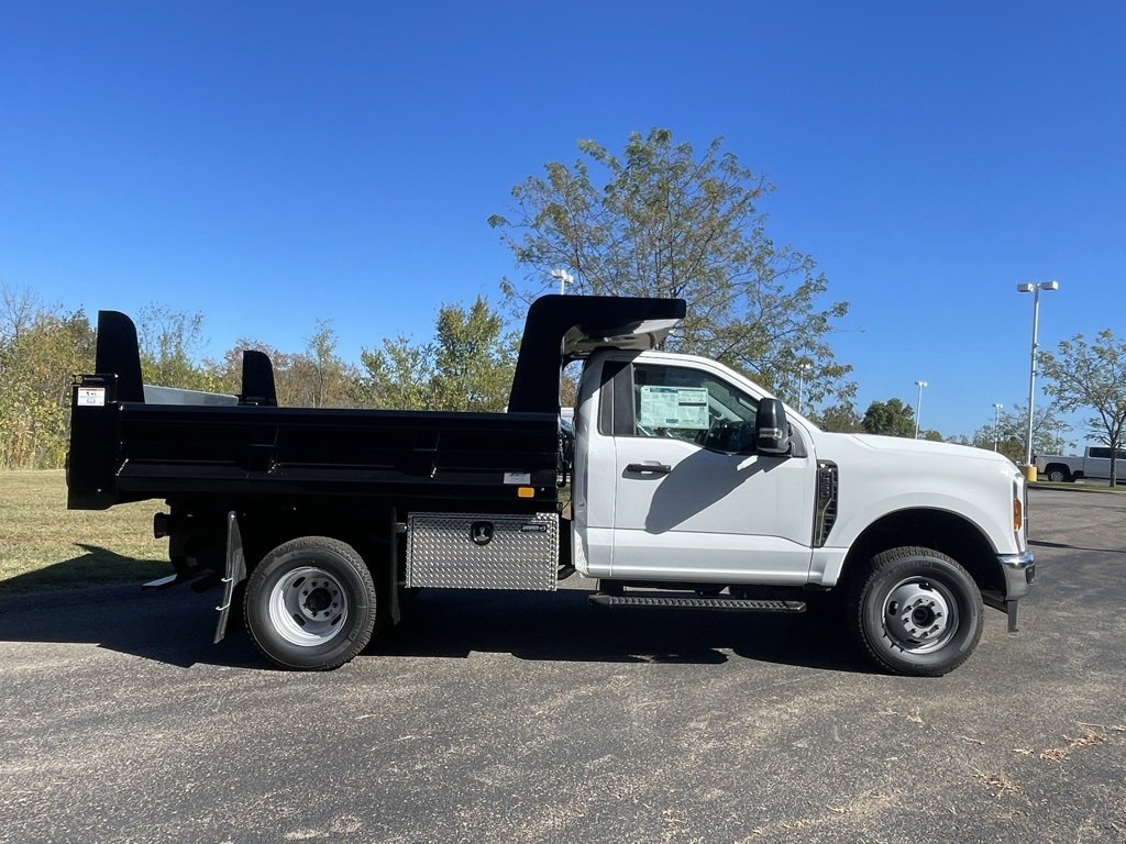 New 2025 Ford F350 XL w/ XL Chrome Package image 2