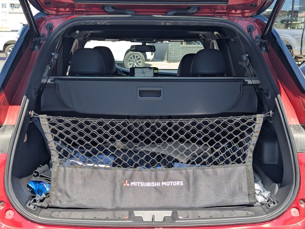 Used 2025 Mitsubishi Outlander 4WD Plug-In Hybrid image 34