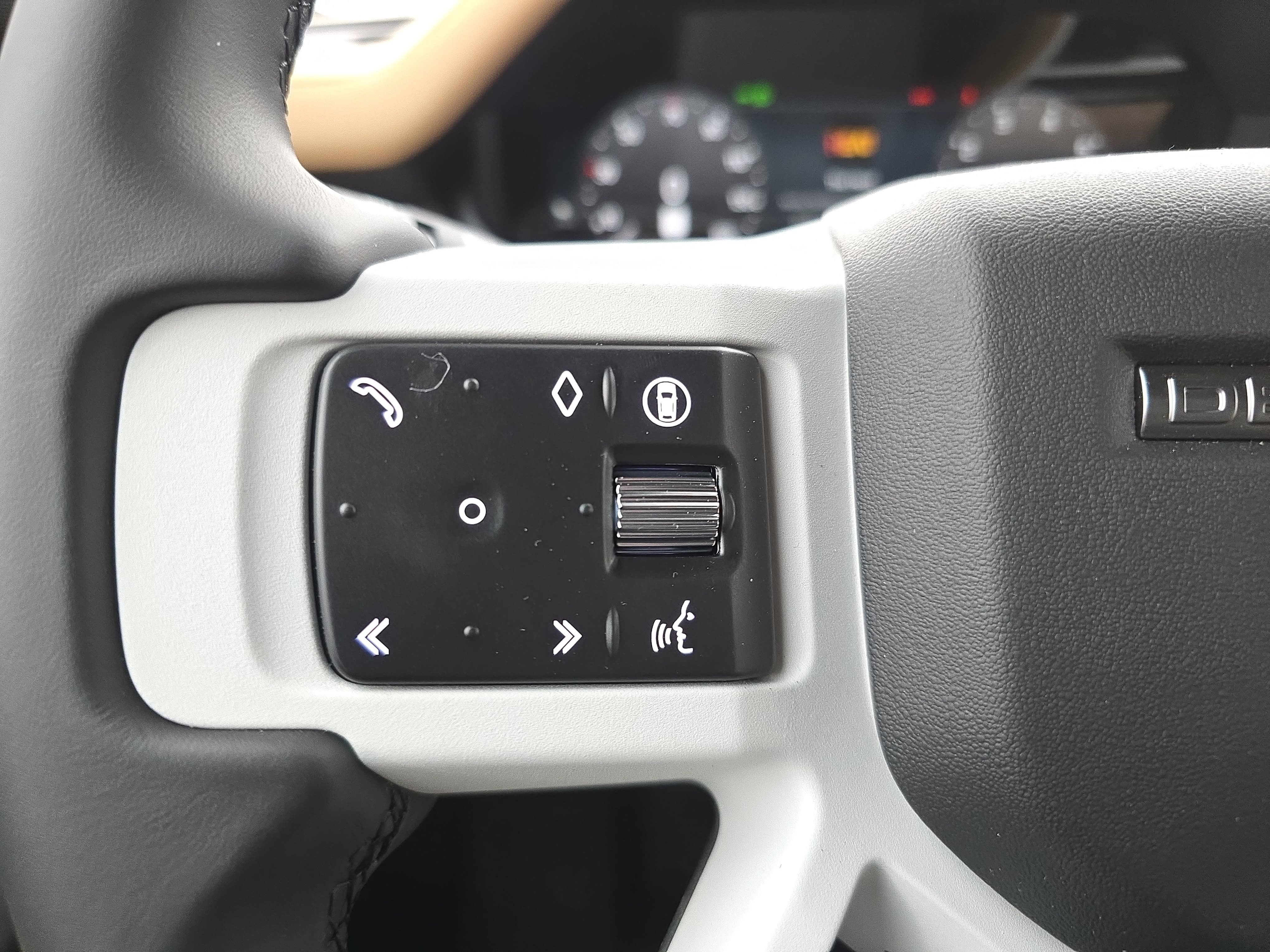 New 2026 Land Rover Defender 110 X-Dynamic SE AWD/4WD image 16