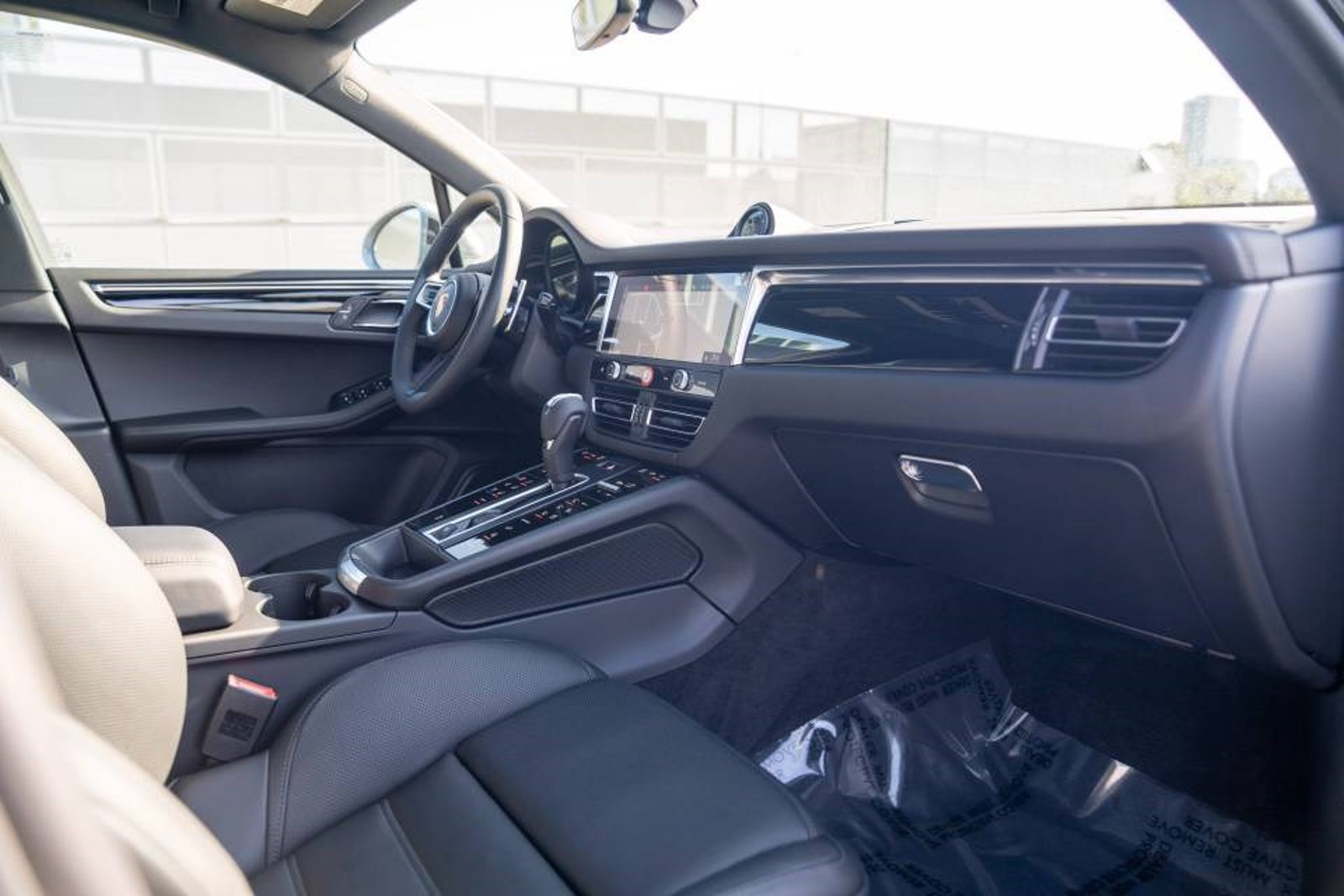 New 2026 Porsche Macan AWD/4WD image 25
