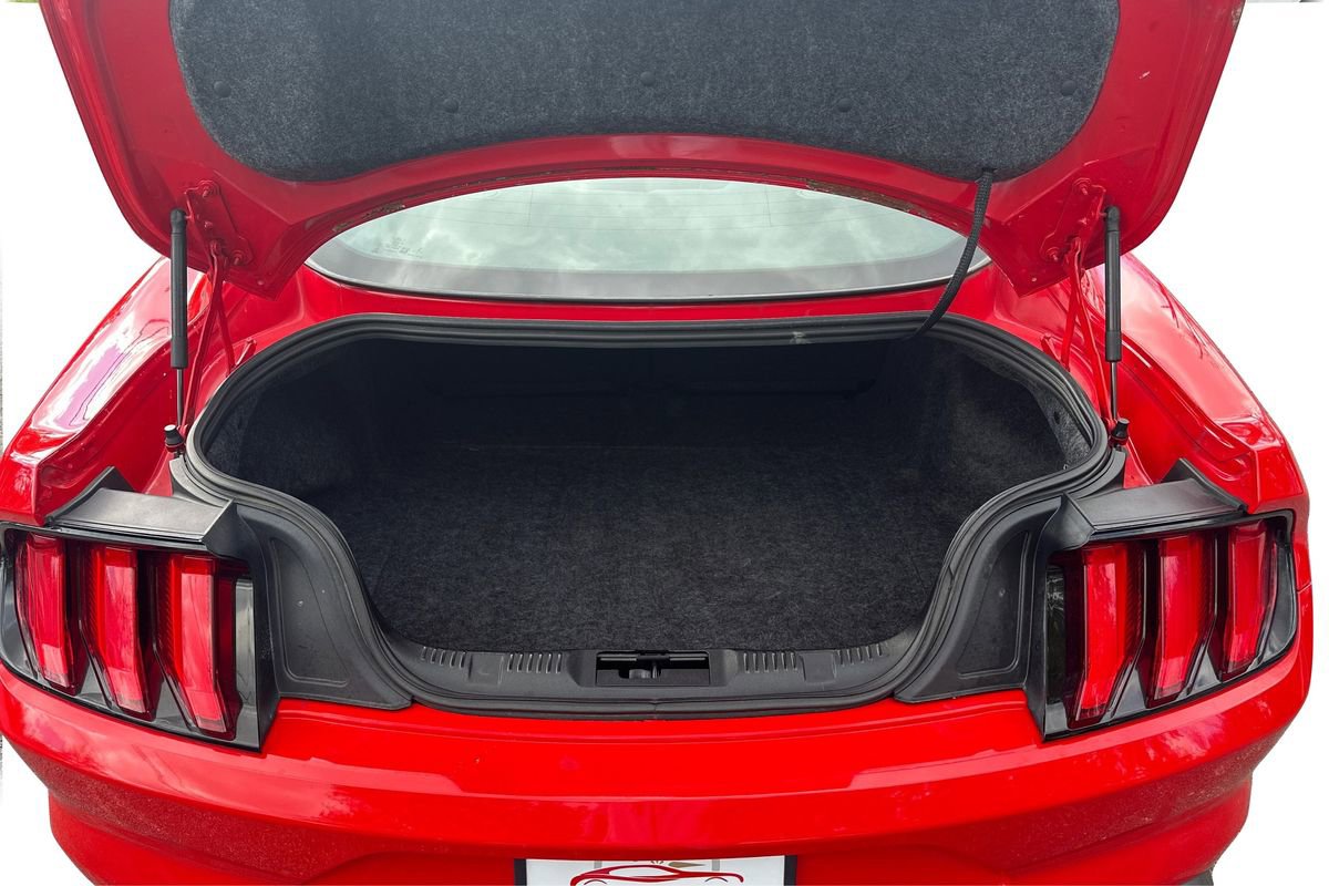 Used 2018 Ford Mustang Coupe image 11