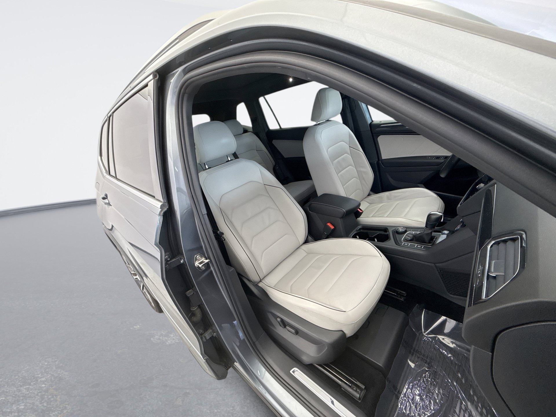 Used 2021 Volkswagen Tiguan SEL Premium R-Line AWD/4WD image 18