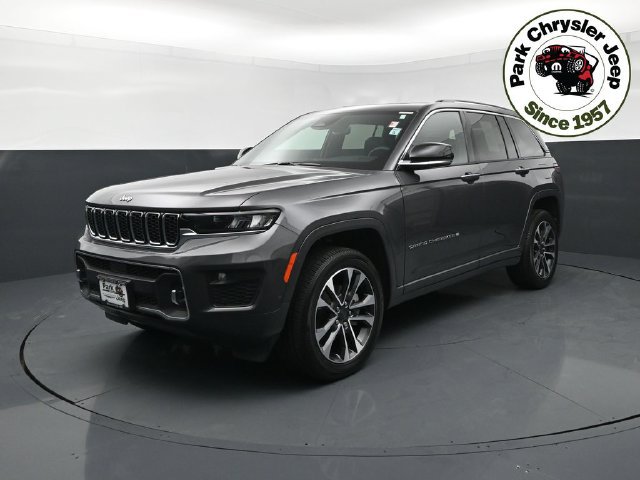 Used 2023 Jeep Grand Cherokee Overland AWD/4WD image 2