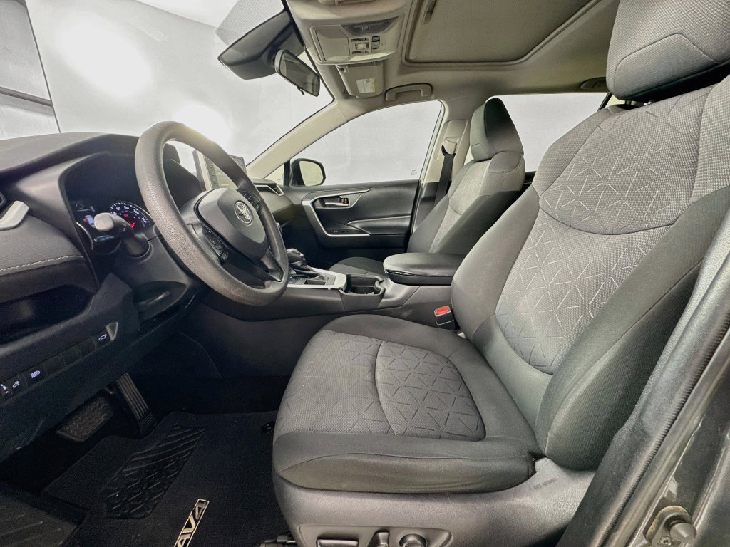 Used 2020 Toyota RAV4 XLE w/ Convenience Package FWD image 24