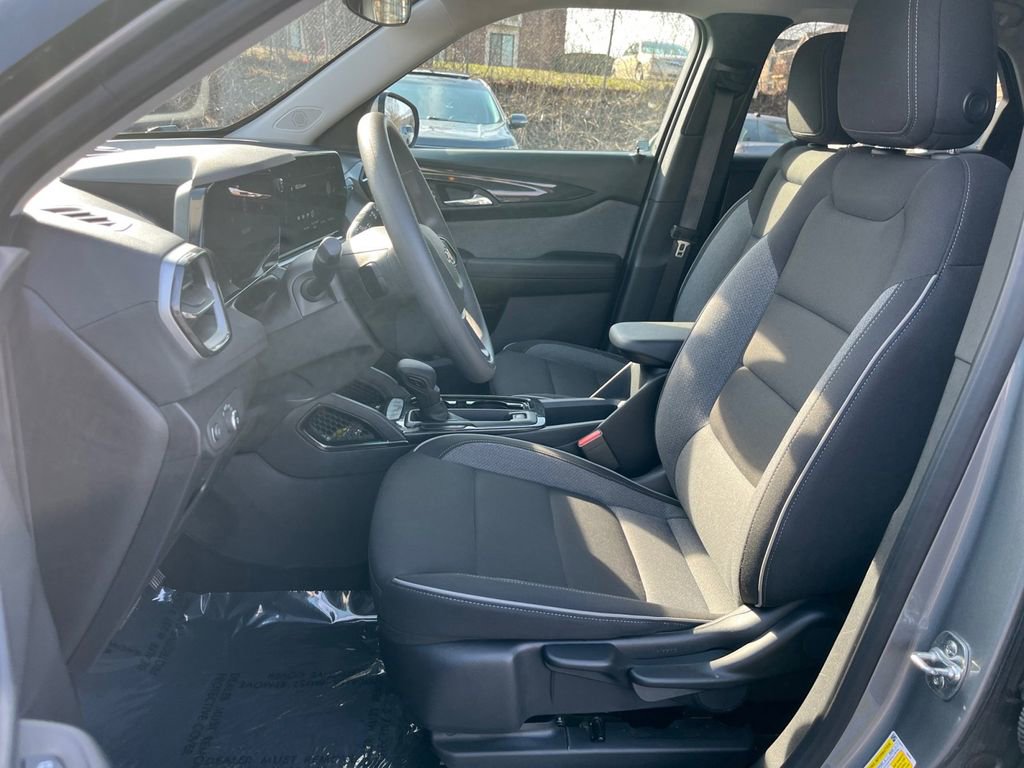 Used 2025 Chevrolet TrailBlazer LT image 9