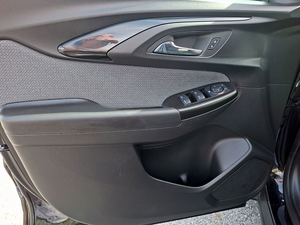 Used 2023 Chevrolet TrailBlazer LT w/ Convenience Package image 12