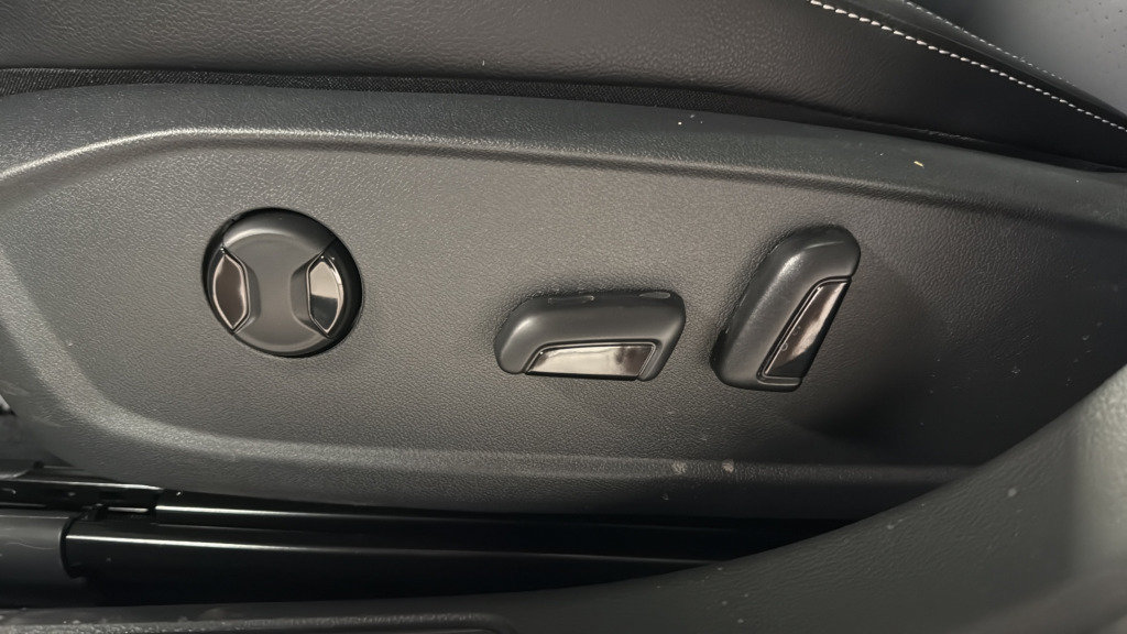 New 2026 Volkswagen Jetta SE FWD image 17