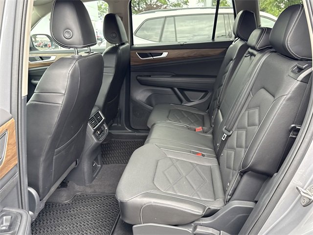 Used 2024 Volkswagen Atlas SE image 33