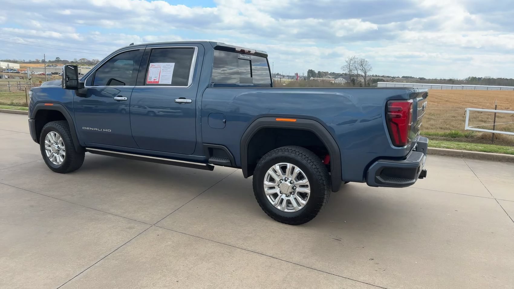 Used 2024 GMC Sierra 2500 Denali w/ Denali Reserve Package AWD/4WD image 7