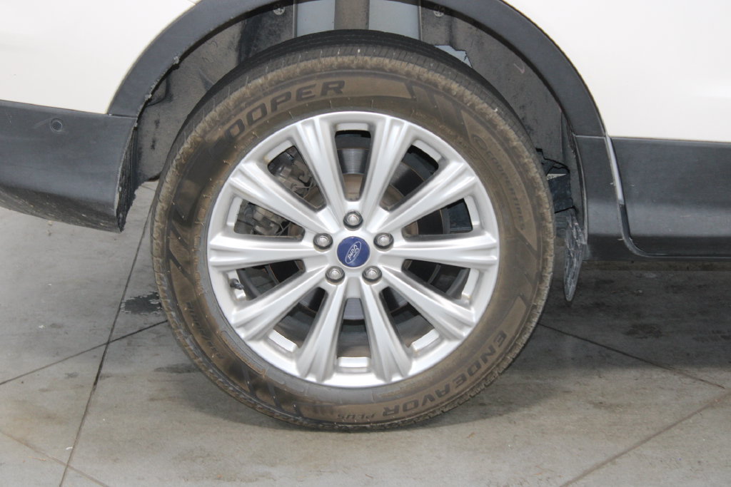 Used 2018 Ford Escape Titanium w/ Ford Safe & Smart Package AWD/4WD image 12
