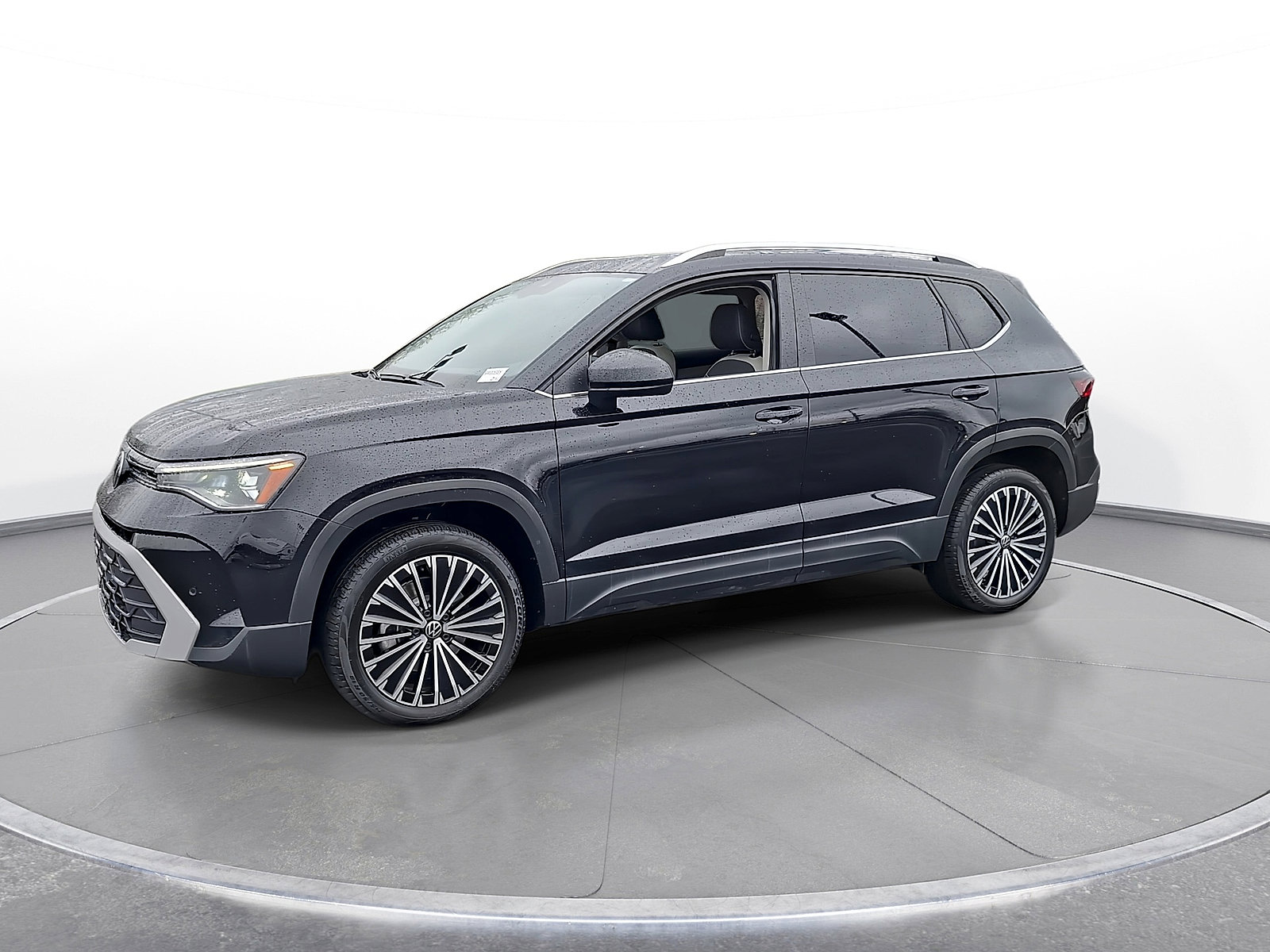 Used 2025 Volkswagen Taos SE FWD image 4