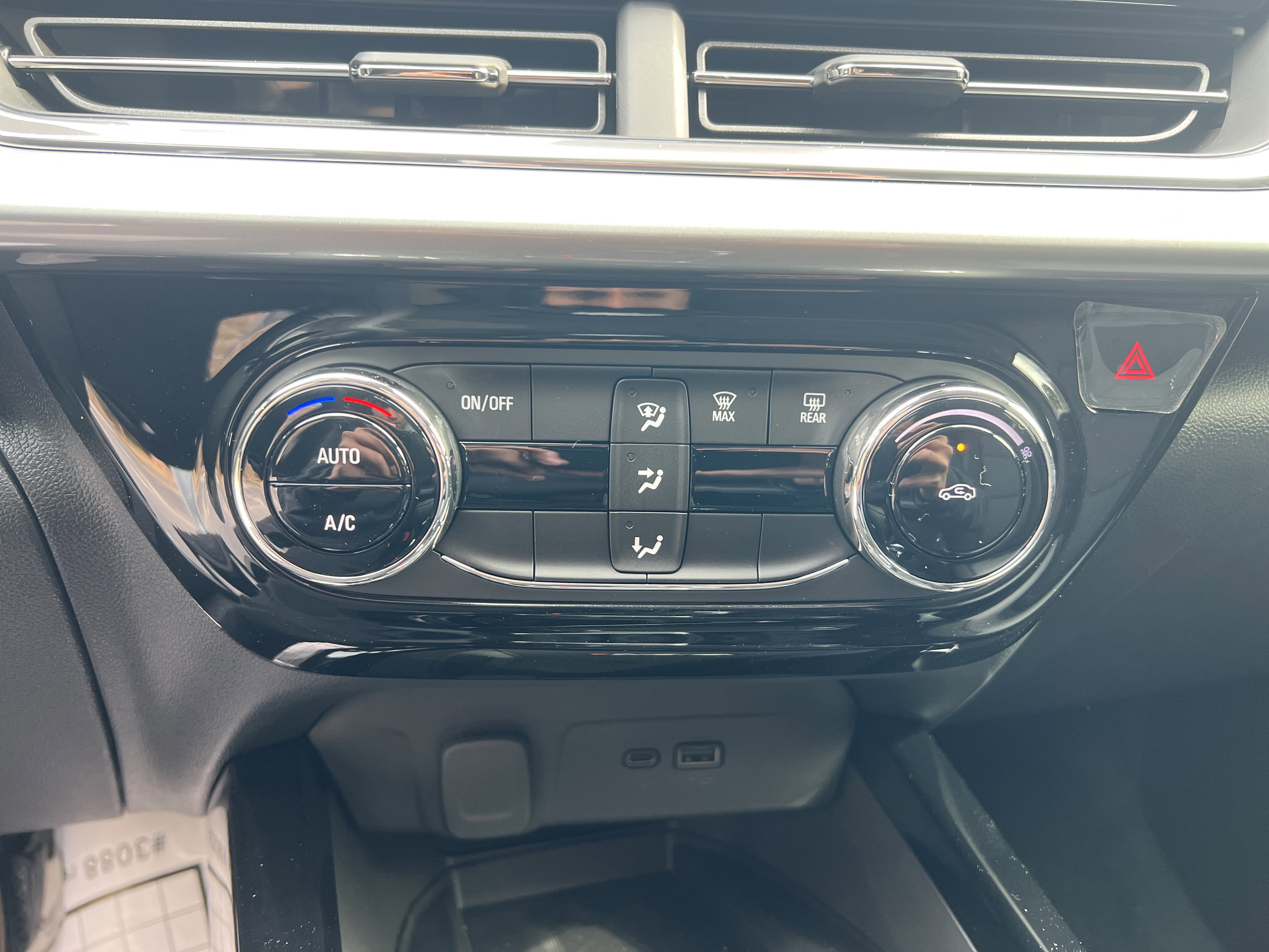 New 2026 Chevrolet Trax LT w/ Sunroof Package image 27