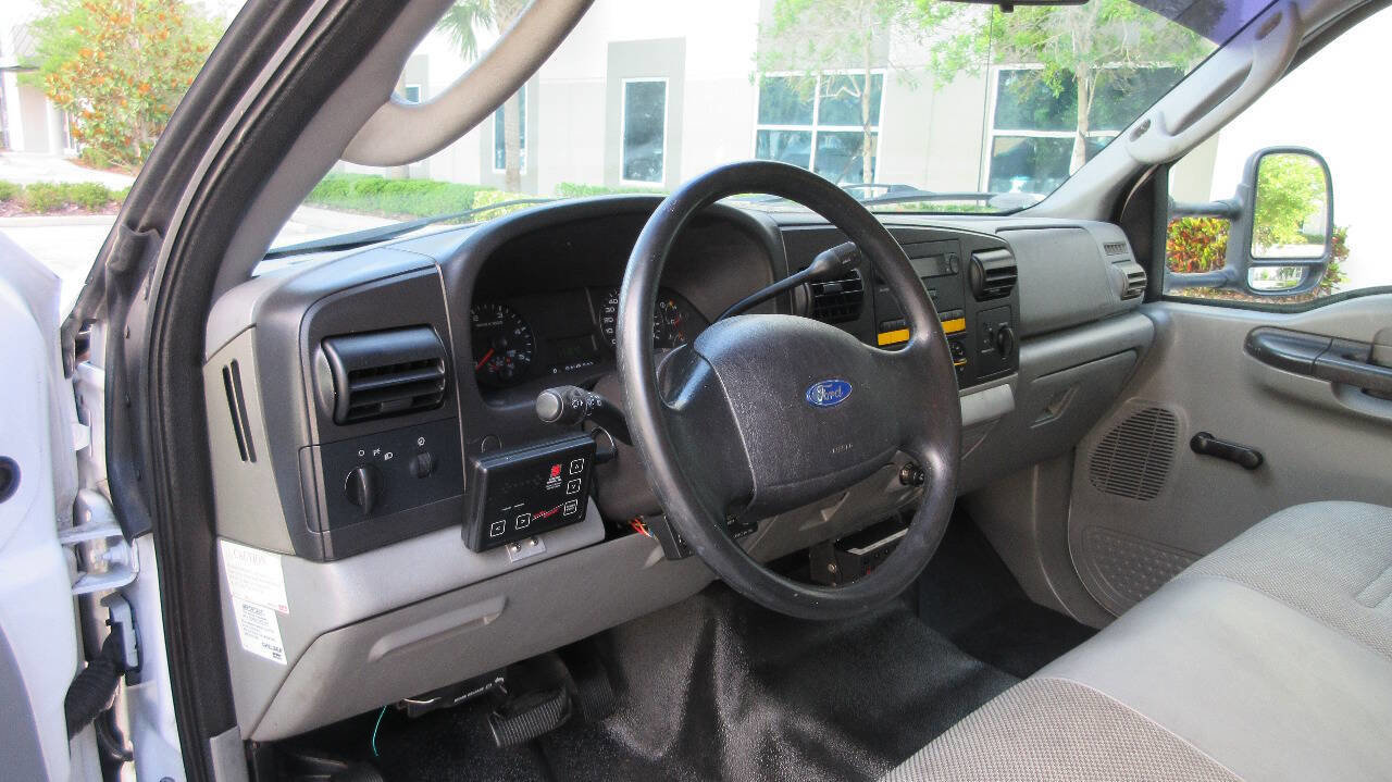 Used 2007 Ford F550 2WD Regular Cab Super Duty image 10