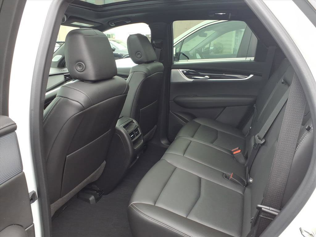 Used 2023 Cadillac XT5 Premium Luxury w/ Technology Package AWD/4WD image 11